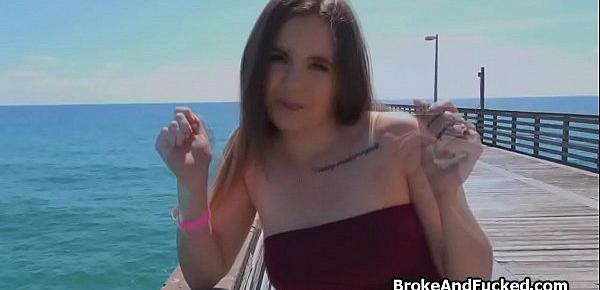  PAWG teen blows stranger on the beach for cash